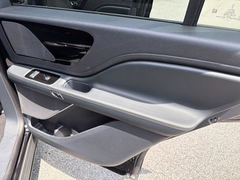 New 2026 Lincoln Aviator 2WD w/ Jet Appearance Package image 17