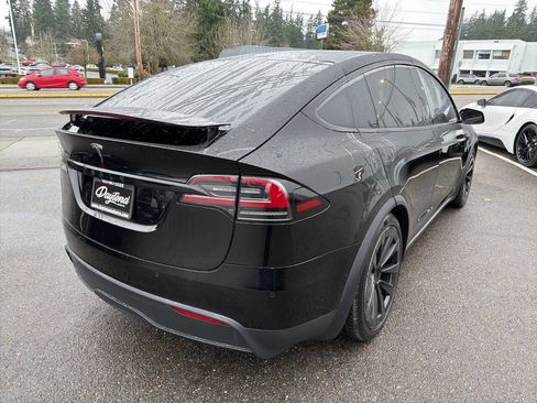 Used 2022 Tesla Model X image 8