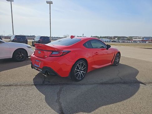 Used 2023 Toyota GR86 Base image 5