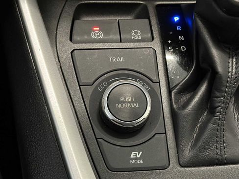 Certified 2022 Toyota RAV4 LE image 16