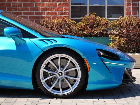 Used 2026 McLaren Artura RWD image 7