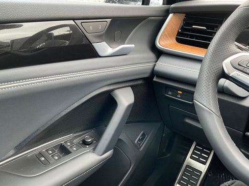 New 2026 Volkswagen Tiguan SEL R-Line AWD/4WD image 24