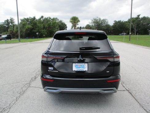 Used 2025 Mitsubishi Outlander SE FWD image 6