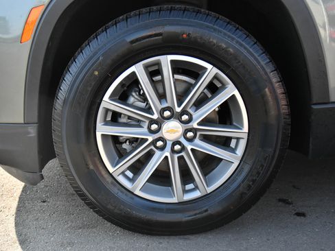 Used 2022 Chevrolet Traverse LT image 12