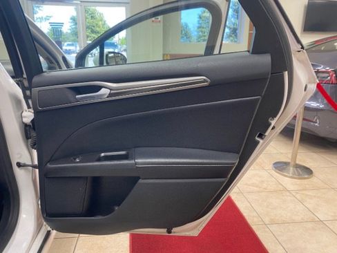 Used 2017 Ford Fusion Energi SE FWD image 9