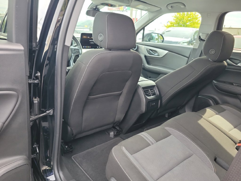 Used 2025 Chevrolet Blazer LT FWD image 16