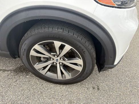 Used 2020 Ford Explorer Platinum w/ Premium Technology Package image 19