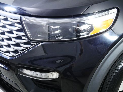 Used 2020 Ford Explorer Platinum w/ Premium Technology Package image 16