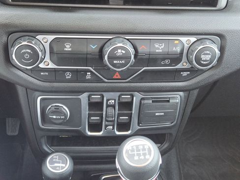 Used 2025 Jeep Wrangler Unlimited Sport AWD/4WD image 22