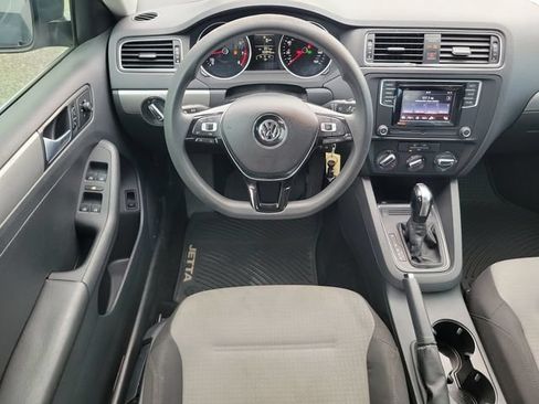 Used 2017 Volkswagen Jetta S FWD image 6