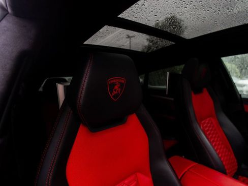 Used 2019 Lamborghini Urus AWD/4WD image 41