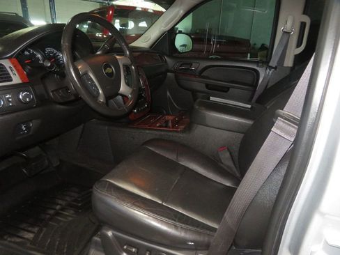 Used 2013 Chevrolet Avalanche LTZ image 19