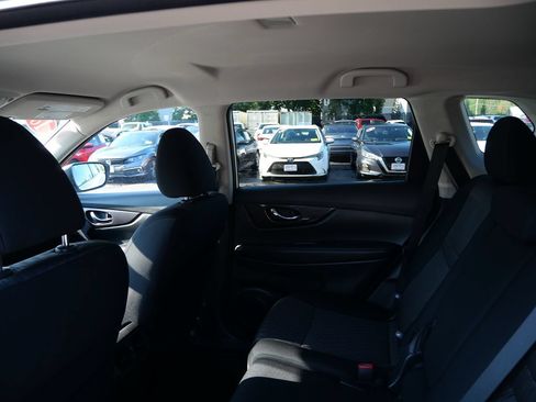 Used 2018 Nissan Rogue SV w/ Premium Package AWD/4WD image 21