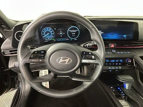 Used 2025 Hyundai Elantra SEL FWD image 15