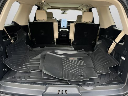 Used 2022 Ford Expedition Platinum RWD image 31