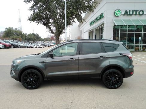 Used 2017 Ford Escape SE w/ SE Sport Appearance Package image 10