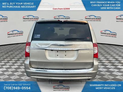 Used 2015 Chrysler Town & Country Limited Platinum image 5