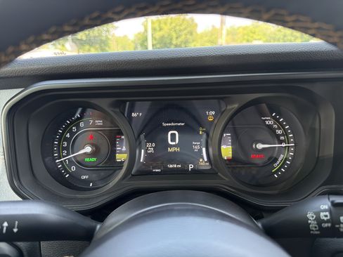 Used 2024 Jeep Wrangler Unlimited w/ Convenience Group AWD/4WD image 34