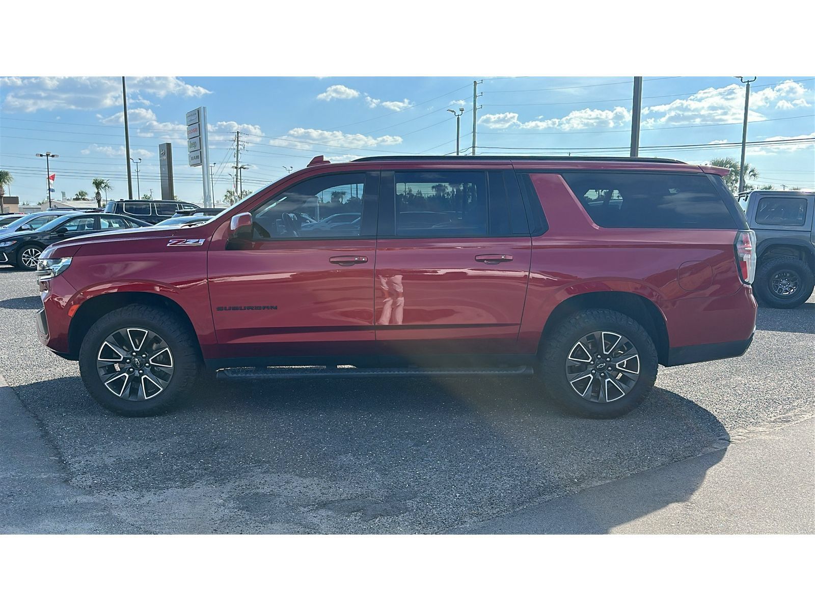 Used 2021 Chevrolet Suburban Z71 AWD/4WD image 3