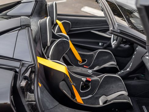 Used 2024 McLaren 750S Spider RWD image 34