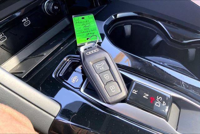 Certified 2025 Audi Q5 Premium w/ Convenience Package AWD/4WD image 12