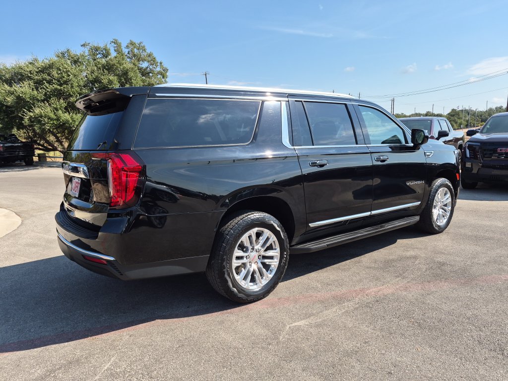 Used 2023 GMC Yukon XL SLT w/ Max Trailering Package AWD/4WD image 9