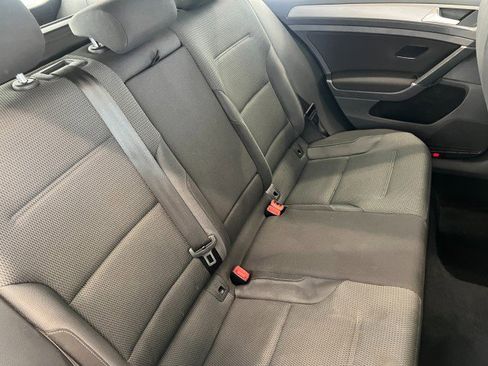 Used 2016 Volkswagen Golf S image 32