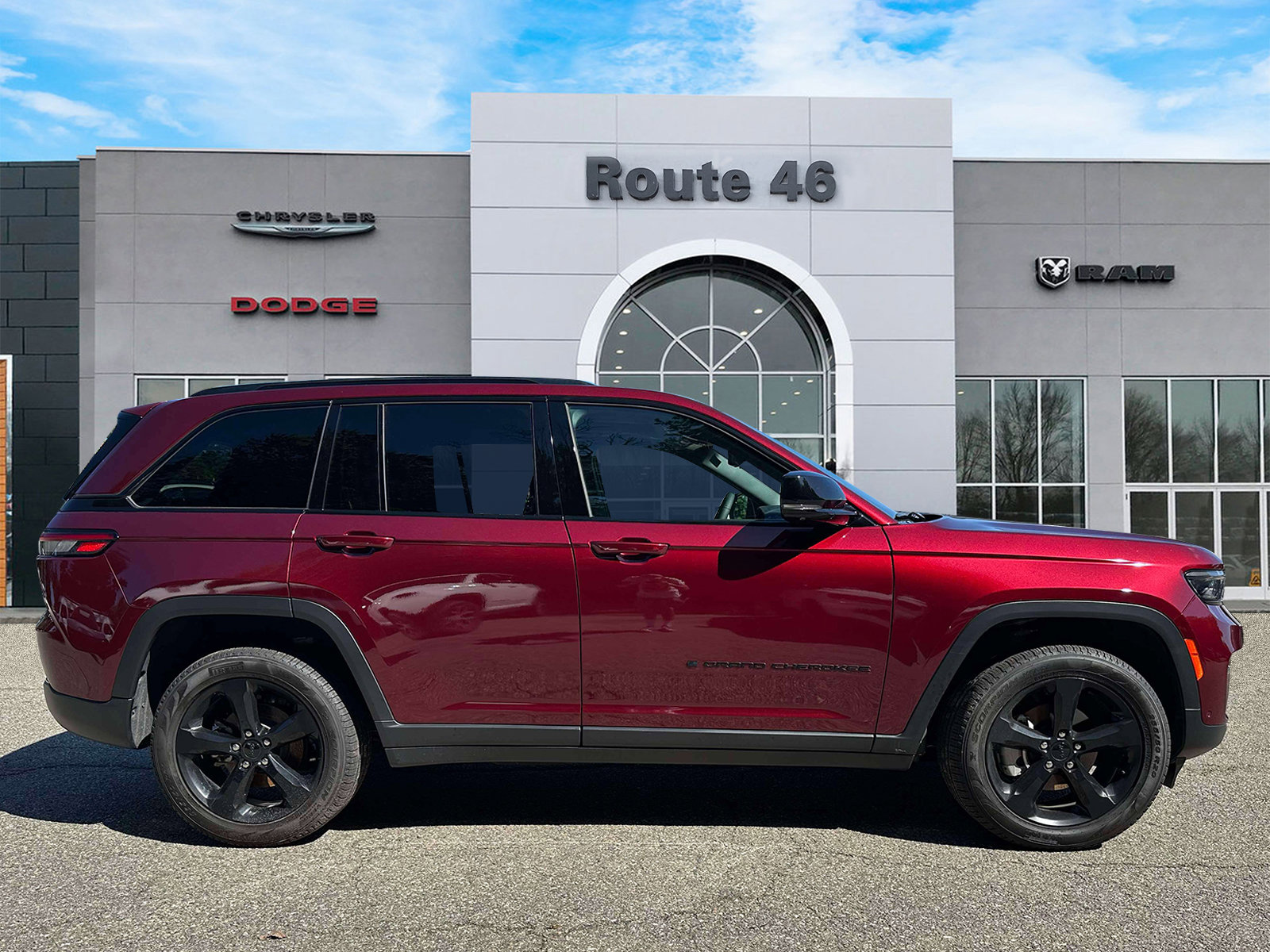 Used 2025 Jeep Grand Cherokee Limited w/ Luxury Tech Group II AWD/4WD image 6