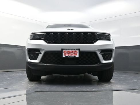 Used 2024 Jeep Grand Cherokee Altitude image 22