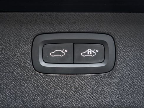 Used 2024 Volvo XC90 B6 Plus image 11