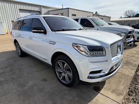 Used 2018 Lincoln Navigator L Reserve w/ Technology Package image 2