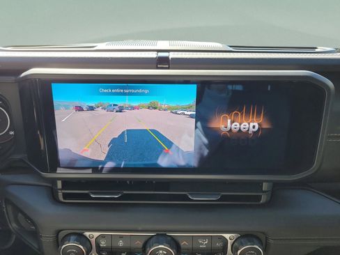 Used 2024 Jeep Gladiator Sport image 4