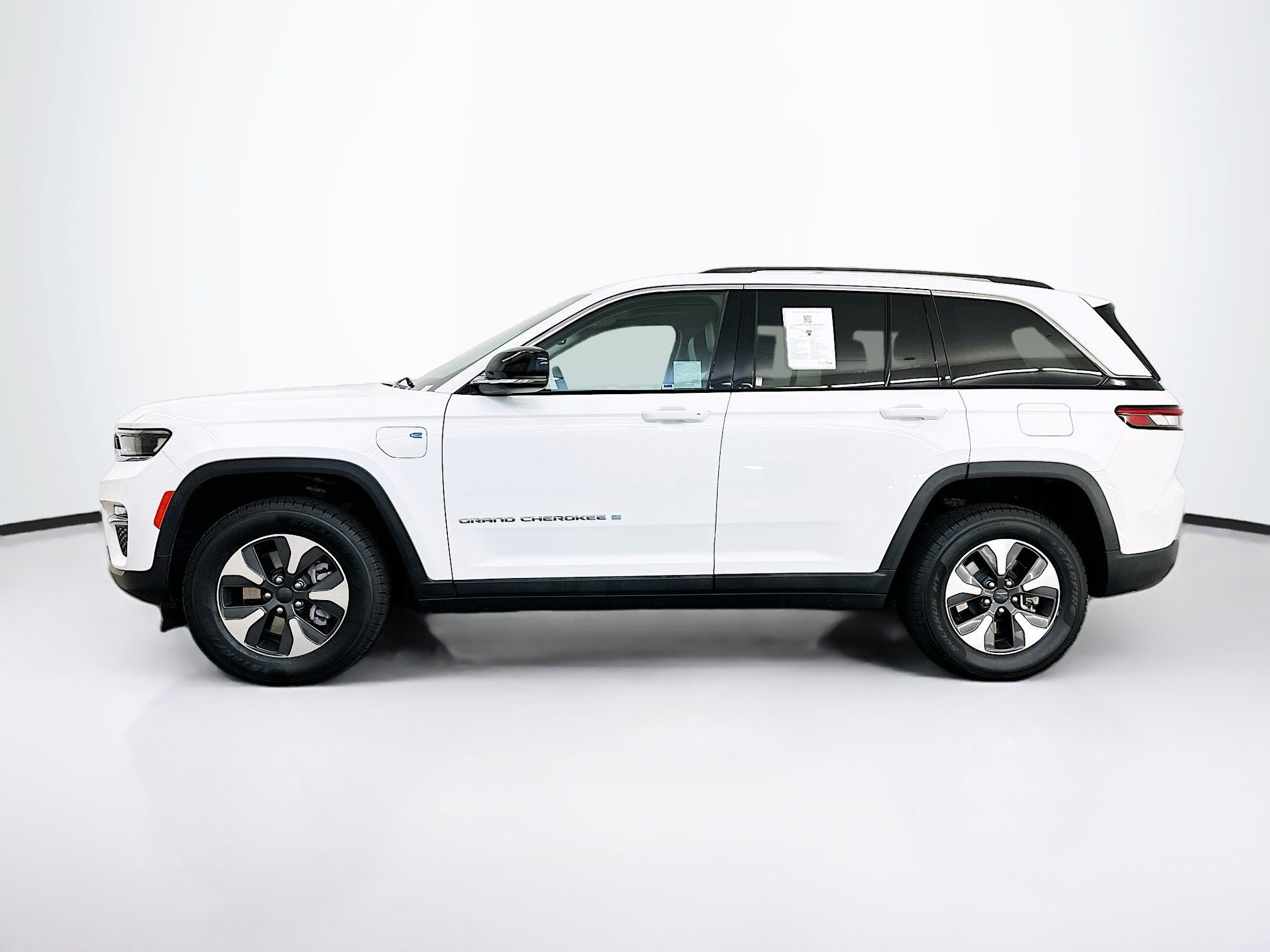 Used 2022 Jeep Grand Cherokee Limited 4xe AWD/4WD image 4