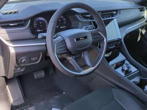Certified 2025 Jeep Grand Cherokee L Altitude AWD/4WD image 10