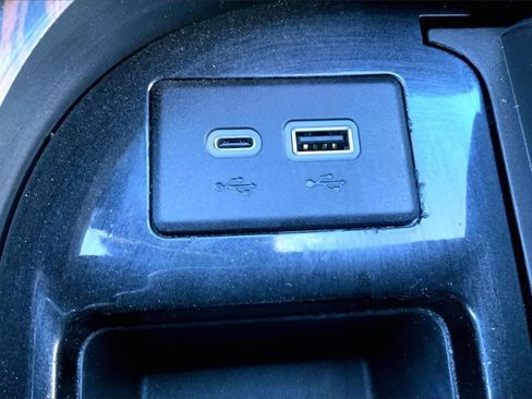 Certified 2024 Cadillac Escalade Premium Luxury image 34