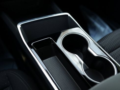 Used 2025 Chevrolet Equinox LT w/ Safety and Technology Package image 18