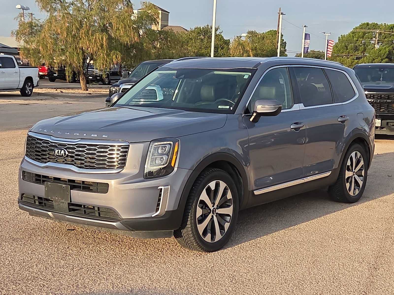 Used 2021 Kia Telluride EX w/ EX Premium Package FWD image 4