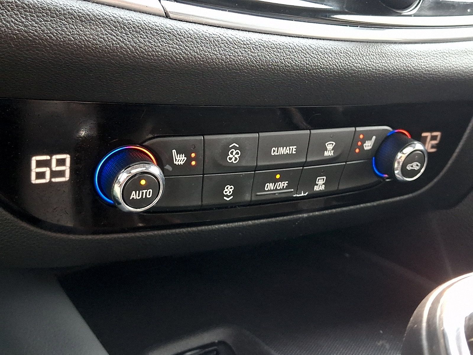 Used 2020 Buick Enclave Essence w/ Sound and Sites Package FWD image 19