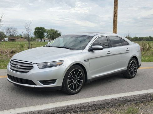 Used 2017 Ford Taurus SEL w/ Equipment Group 201A image 2