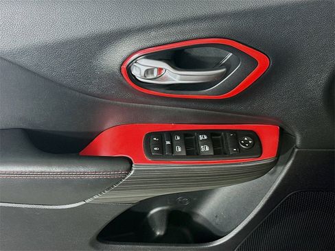 Used 2016 Jeep Cherokee Trailhawk w/ Trailer Tow Group image 25