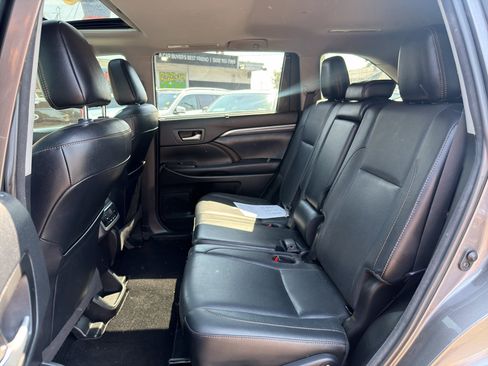 Used 2018 Toyota Highlander Limited AWD/4WD image 16