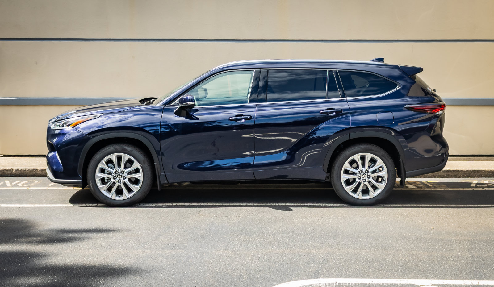 Used 2026 Toyota Highlander Limited AWD/4WD image 4