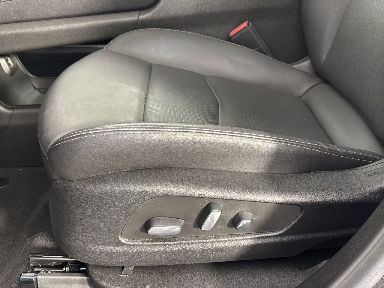Used 2024 Cadillac XT5 Premium Luxury w/ Technology Package FWD image 16