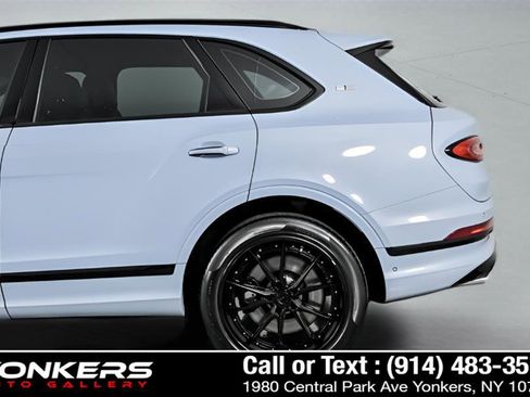 Used 2021 Bentley Bentayga image 58