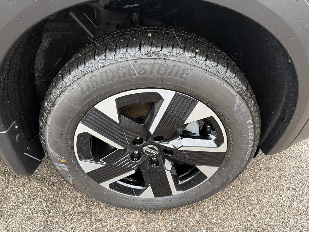 Certified 2026 Nissan Kicks SV w/ SV Premium Package AWD/4WD image 16