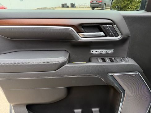 Used 2025 GMC Sierra 1500 Denali image 9