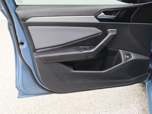 Used 2025 Volkswagen Jetta SE image 12