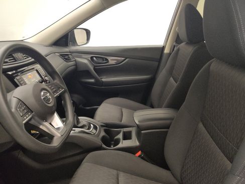 Used 2020 Nissan Rogue S FWD image 17