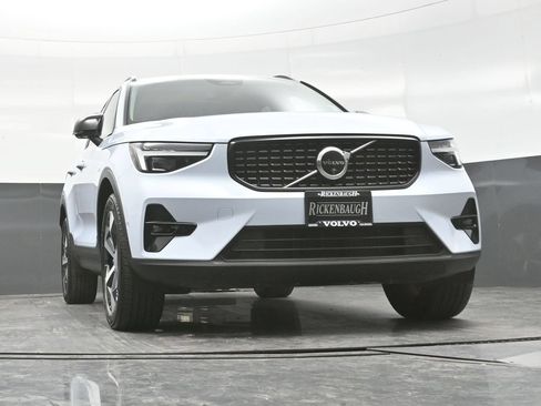 Used 2026 Volvo XC40 B5 Plus AWD/4WD image 23