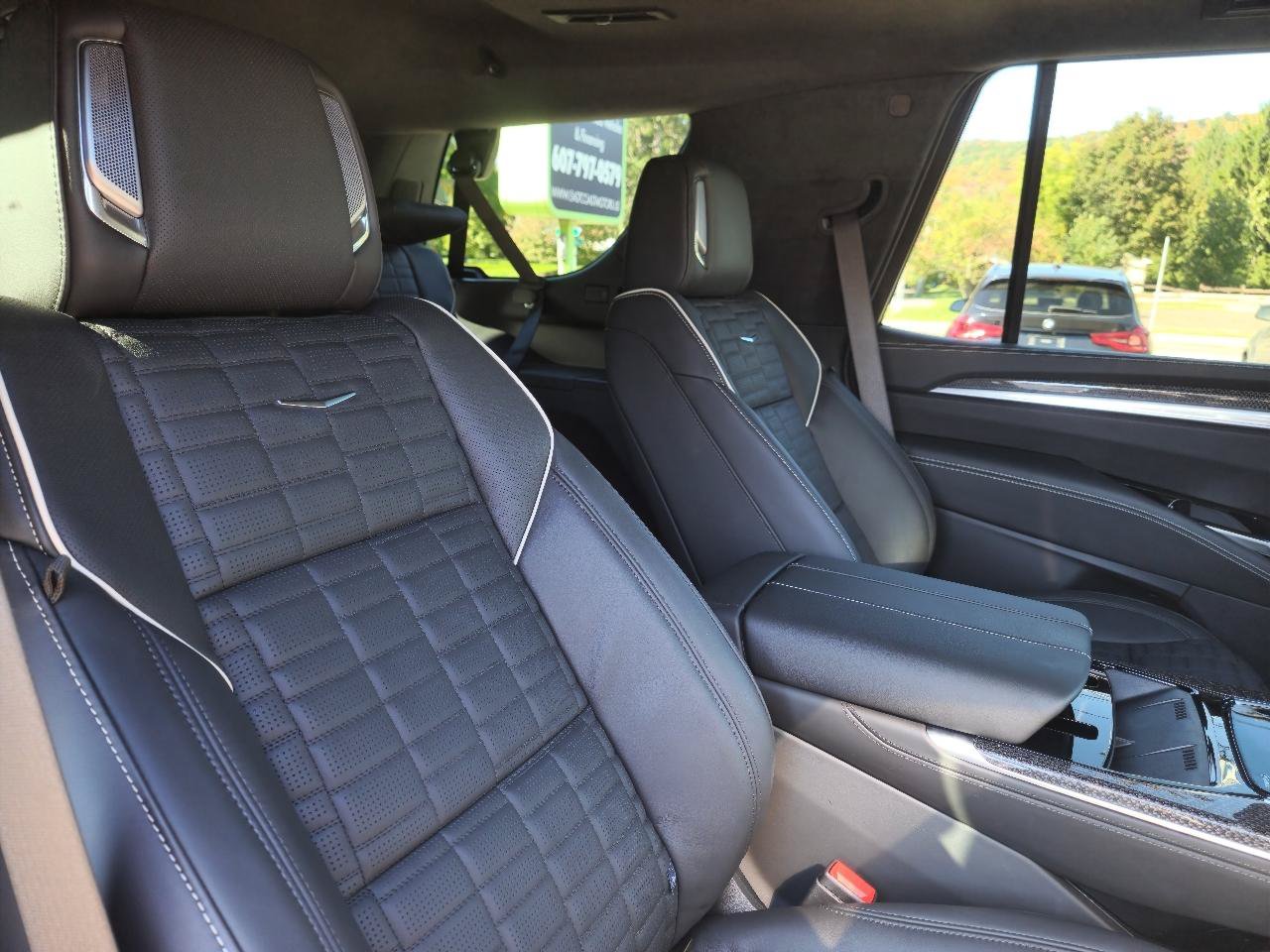 Used 2025 Cadillac Escalade V AWD/4WD image 31